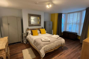 Seaside Hideaway - Free Onstreet Parking